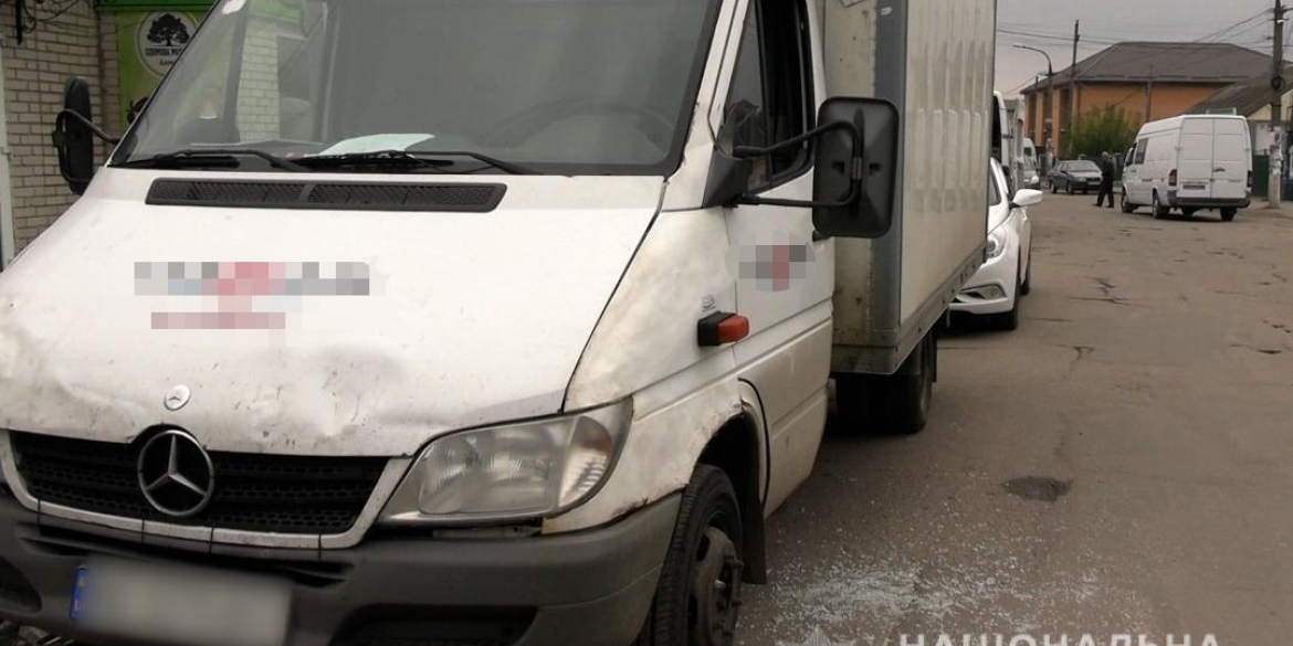 У Погребищі молодики напалт на водія-експедитора: відібрали більше 200 тис грн