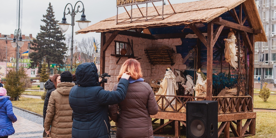 На Майдані Незалежності почали встановлювати Різдвяний вертеп