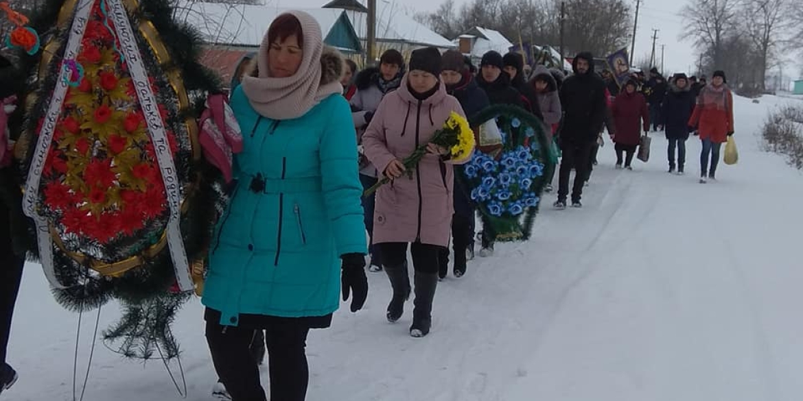 Хмільничани прощались із контрактником, який за невідомих обставин загинув у Києві