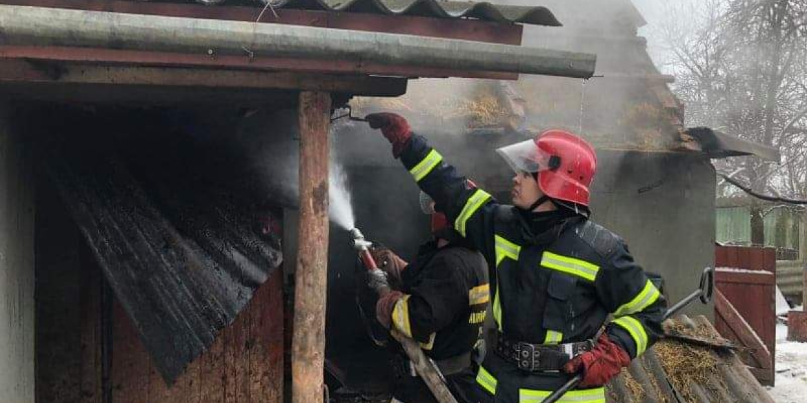 В Чернівецькому районі під час пожежі у будинку травмувався чоловік