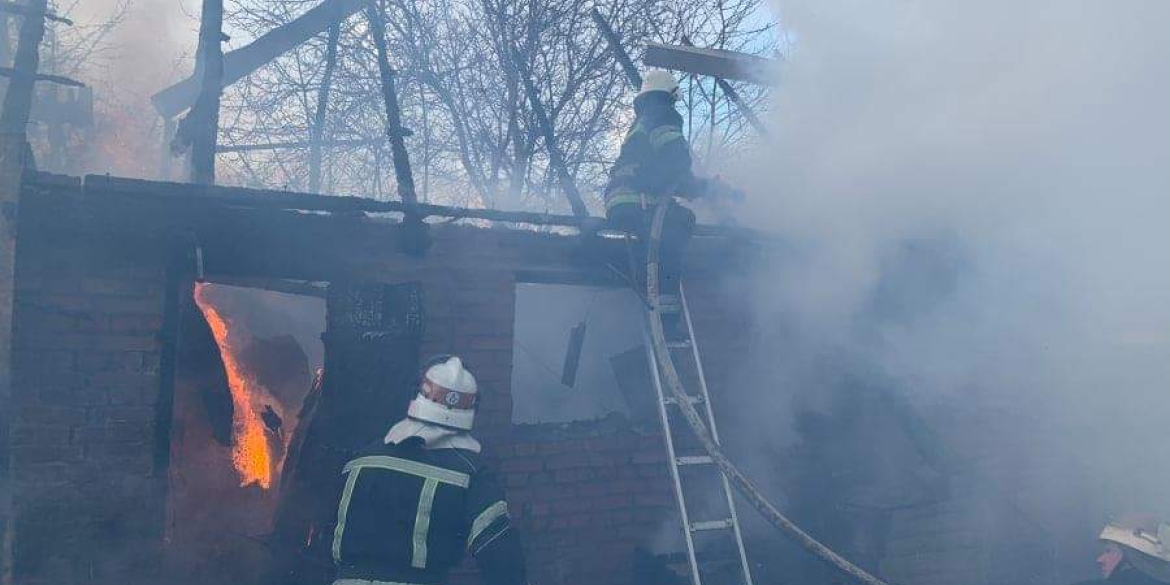 В Ільківці  вщент вигорів гараж із автомобілем всередині