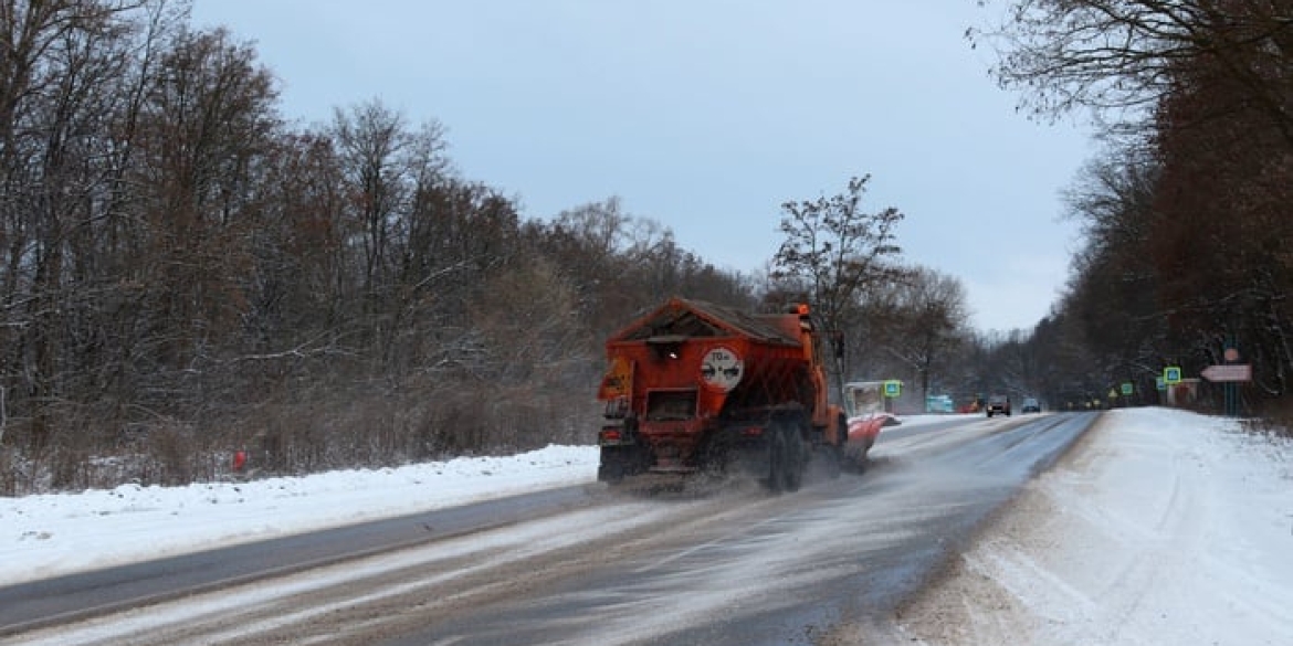 Вінницький автодор радить водіям утриматись від поїздок через заметіль