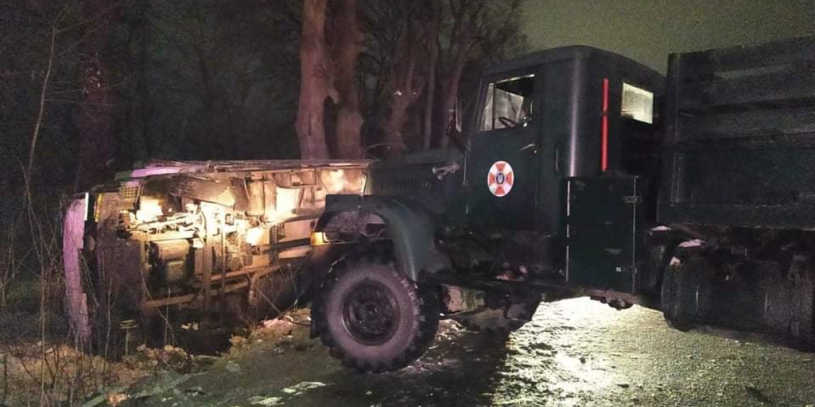 У Вінницькому районі через ожеледицю перекинулась багатотонна вантажівка