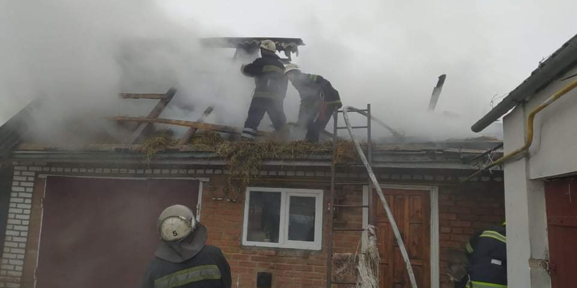 Зранку у Вінницькому районі вогнеборці гасили пожежу в господарчій будівлі