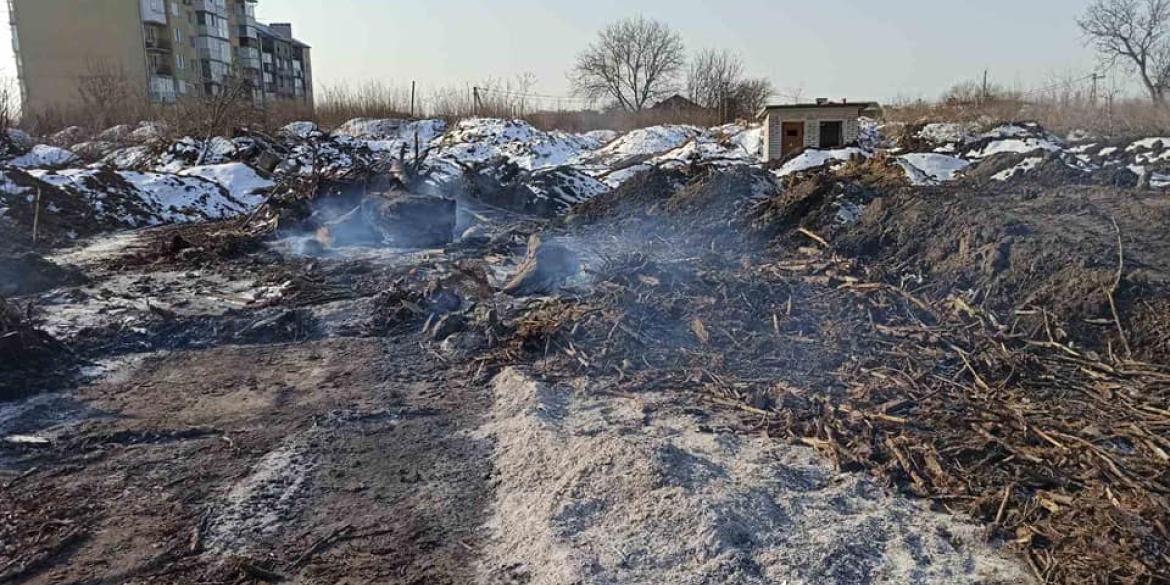 У Вінниці чоловік підпалив сміття неподалік житлового будинку, "аби погрітися"