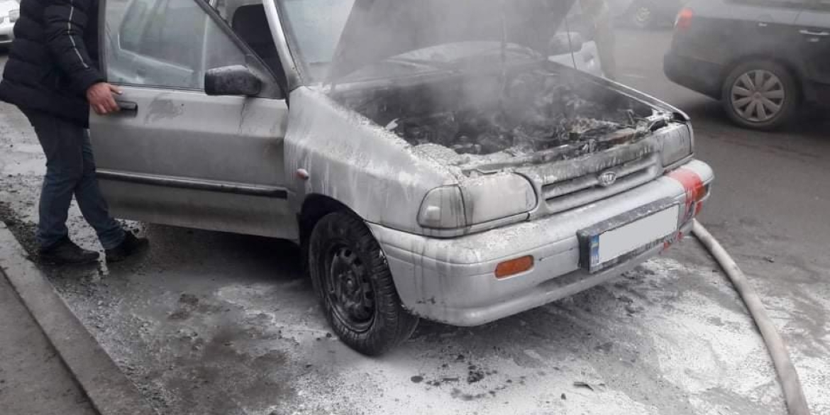 В Іллінцях прямо під час руху загорівся автомобіль