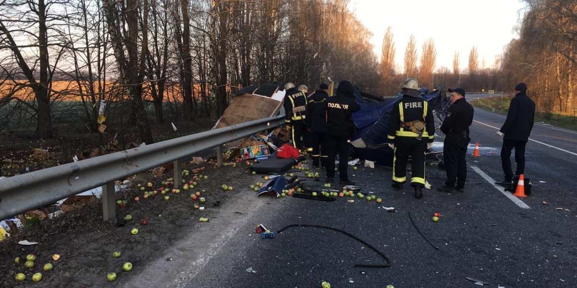 В Немирівському районі зіштовхнулись дві вантажівки: обидва водії загинули