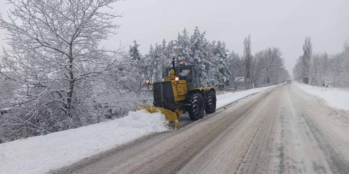 Обережніше на дорогах - у Вінницькій області тривають снігопади