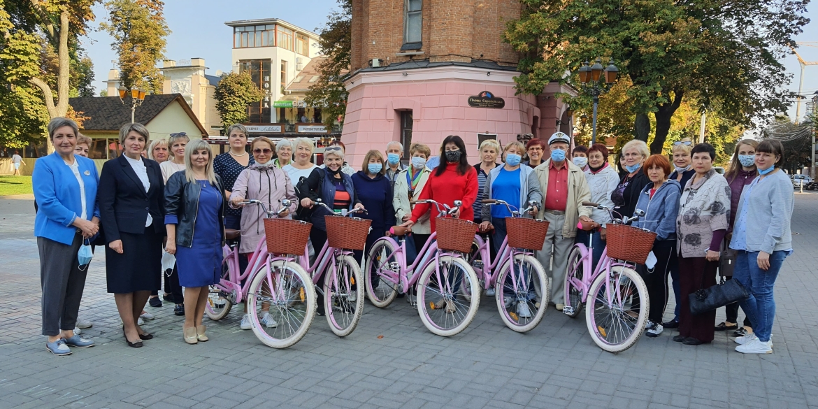 Старість у радість. Підопічні терцентру отримали велосипеди