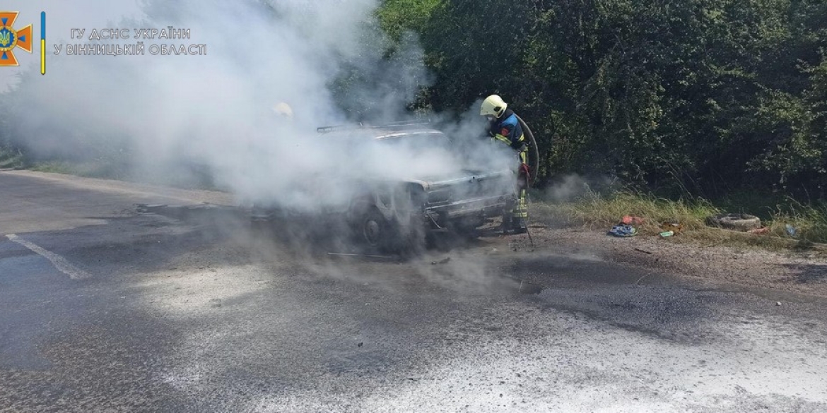 У Вінниці на Турбівському шосе спалахнув автомобіль