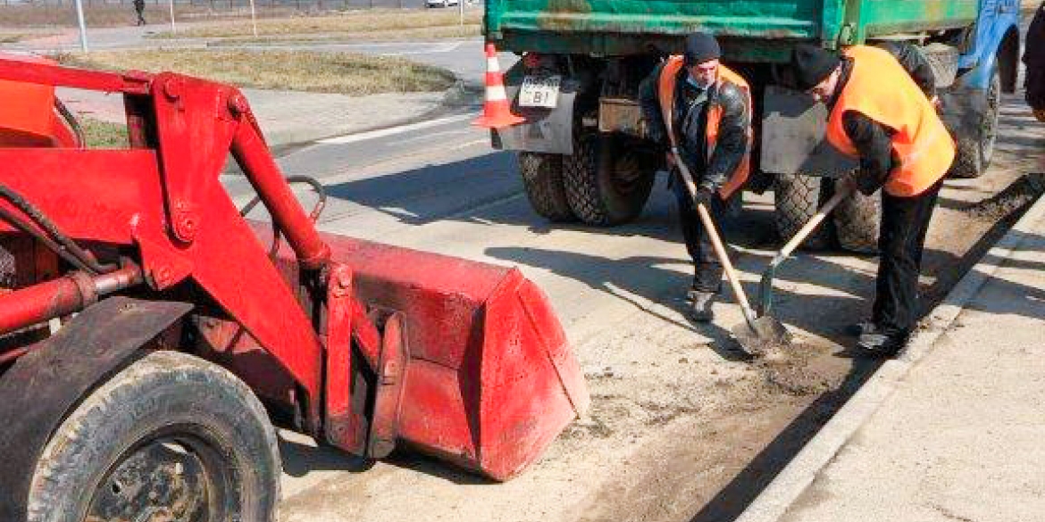 Комунальники Вінницької територіальної громади розпочали весняне прибирання