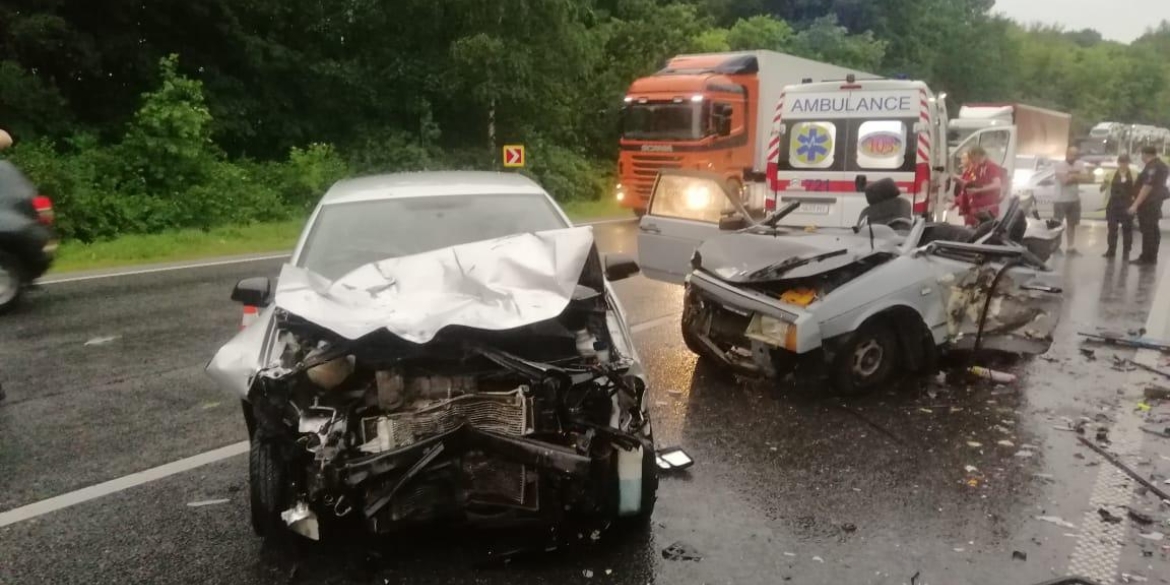 Потрійне ДТП в Хмільницькому районі: одна людина загинула, ще двоє у лікарні