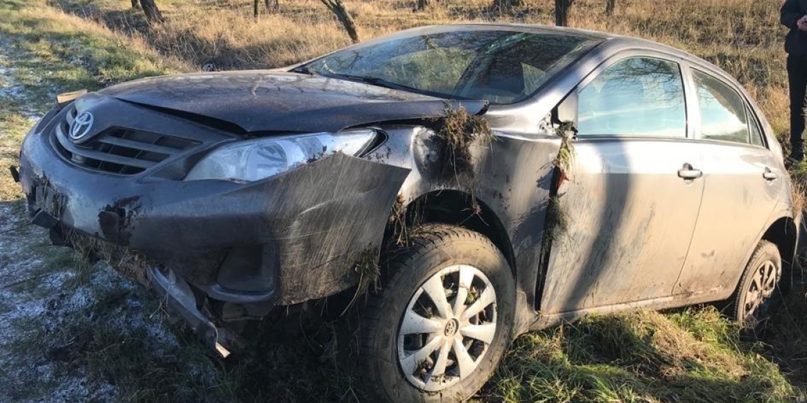 В Оратівському районі водійка Toyota з’їхала в кювет