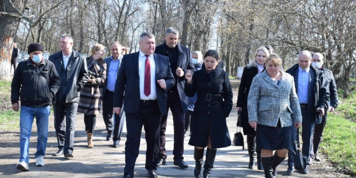 У Вендичанах обговорювали проблеми водопостачання та реконструкцію палацу