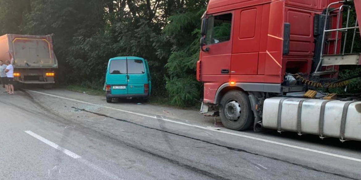 У Вінницькому районі сталась потрійна ДТП: серед постраждалих двоє дітей