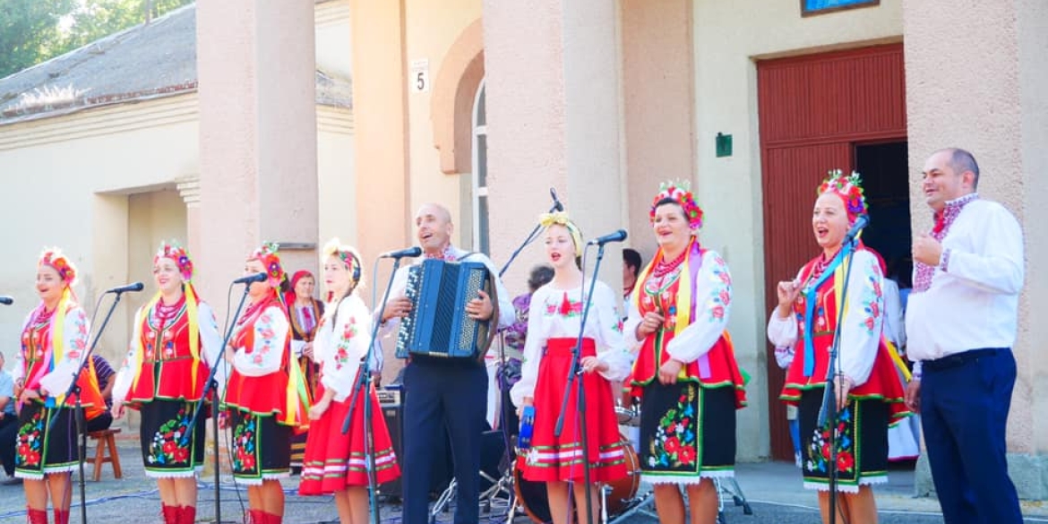 У селі Малі Крушлинці відбувся культурно-мистецький проєкт "Мистецьке літо"