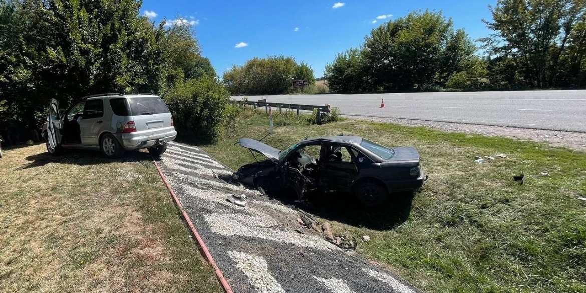 Audi та Mercedes зіткнулись під Немировом - один із водіїв у лікарні