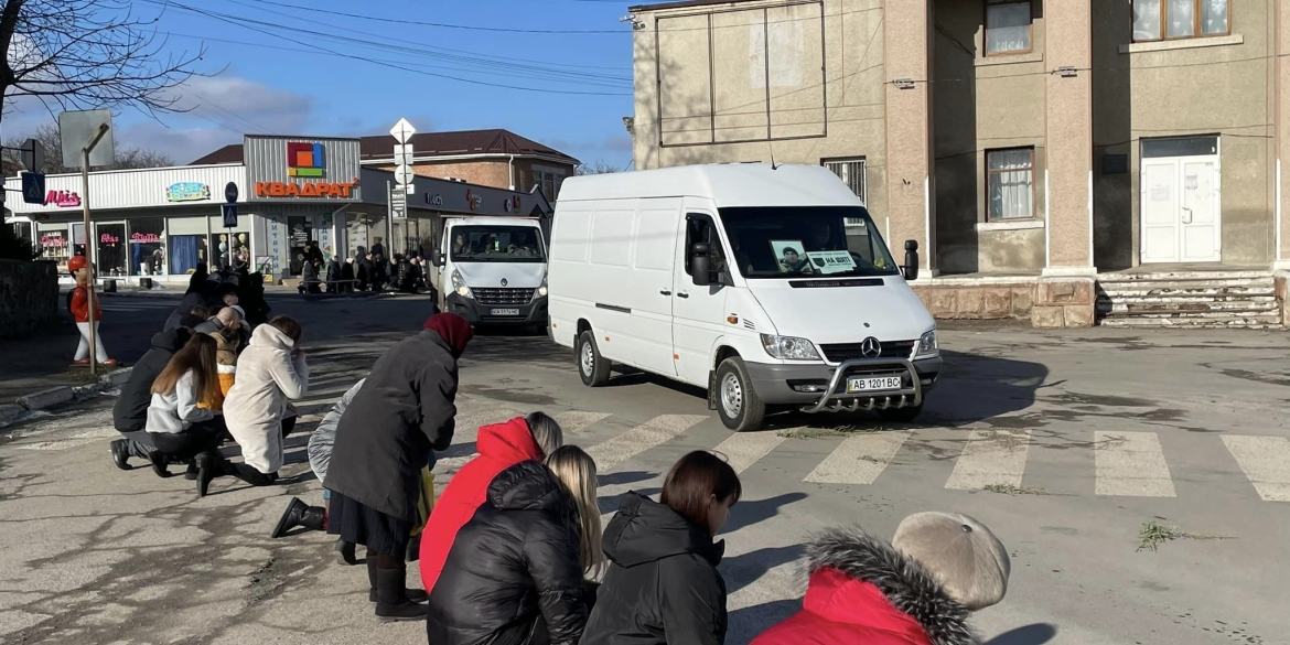 Бершадь зустріла “живим коридором” загиблого Героя - оголошено День жалоби