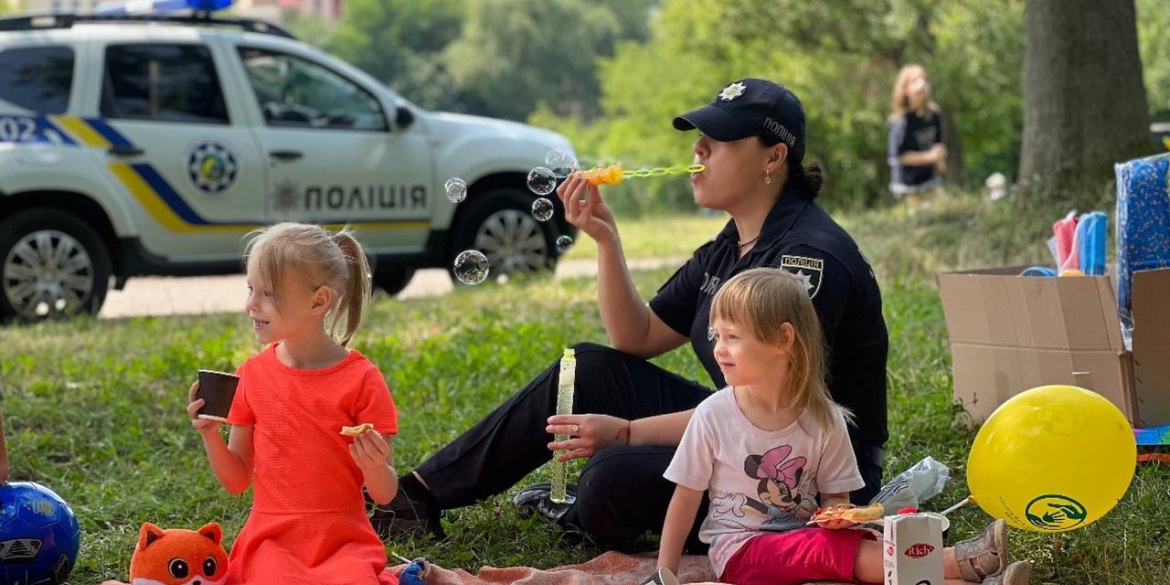 Безпечний вікенд від правоохоронців Вінниччини для багатодітної родини