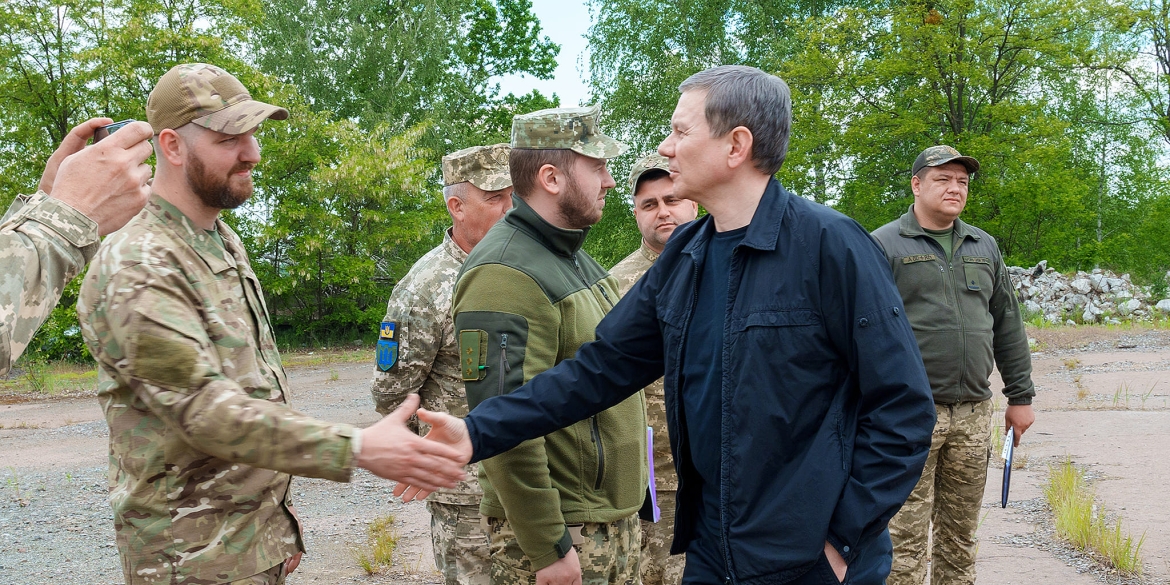 Бійцям, які тримають оборону на харківському та донецькому напрямках, передали з Вінниці допомогу