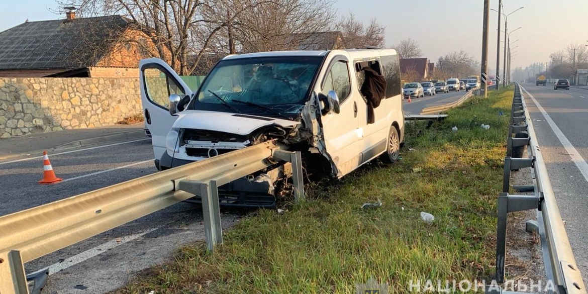 У Стрижавці авто нанизало на відбійник - пасажирці відрізало ступню