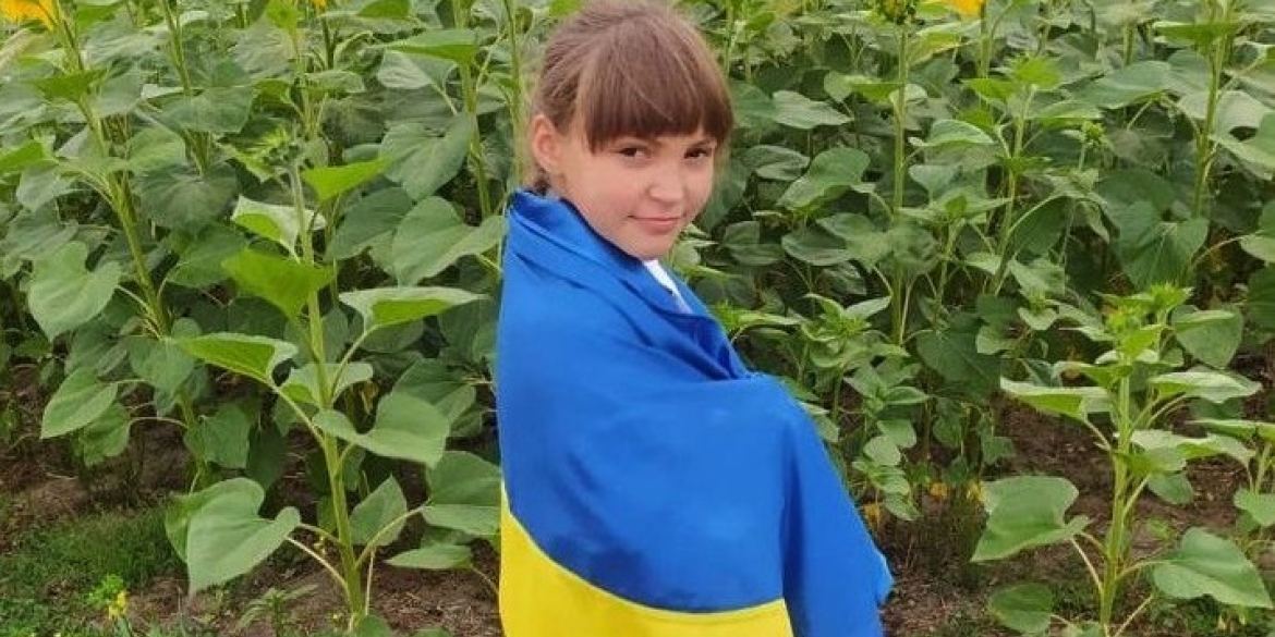 Дев'ятирічна донька захисника з Вінниччини зібрала на дрон та автівку для розвідників