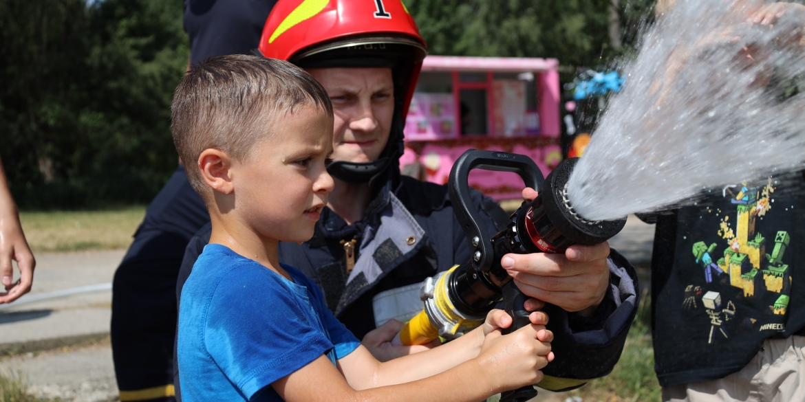 Домедична допомога, мінна безпека рятувальники провели безпековий захід для малечі