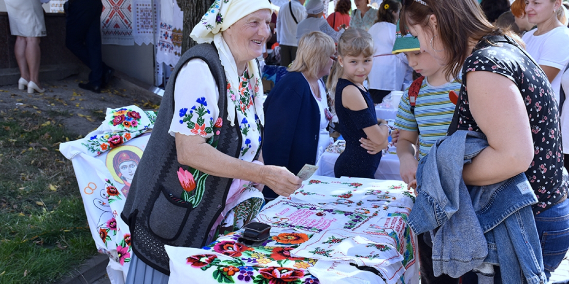 У День Вінниці на Майдані Незалежності триває фестиваль народної творчості. Фоторепортаж