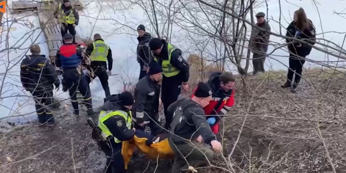 Двох рибалок, які провалилися під кригу, врятували у Вінниці