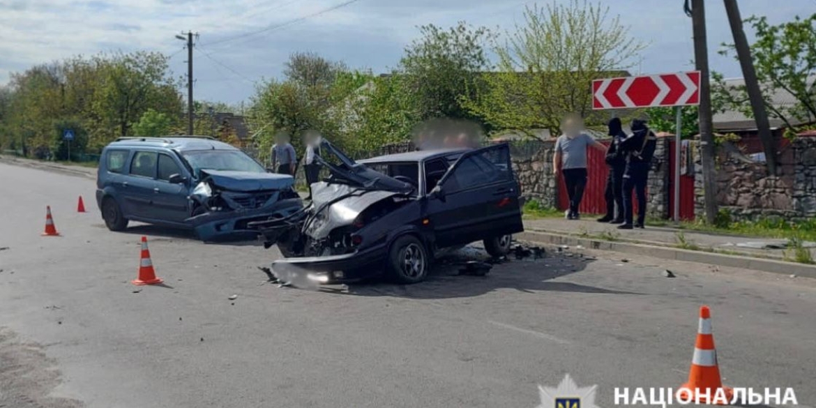 Дворічний хлопчик та троє дорослих постраждали в аварії поблизу Турбова