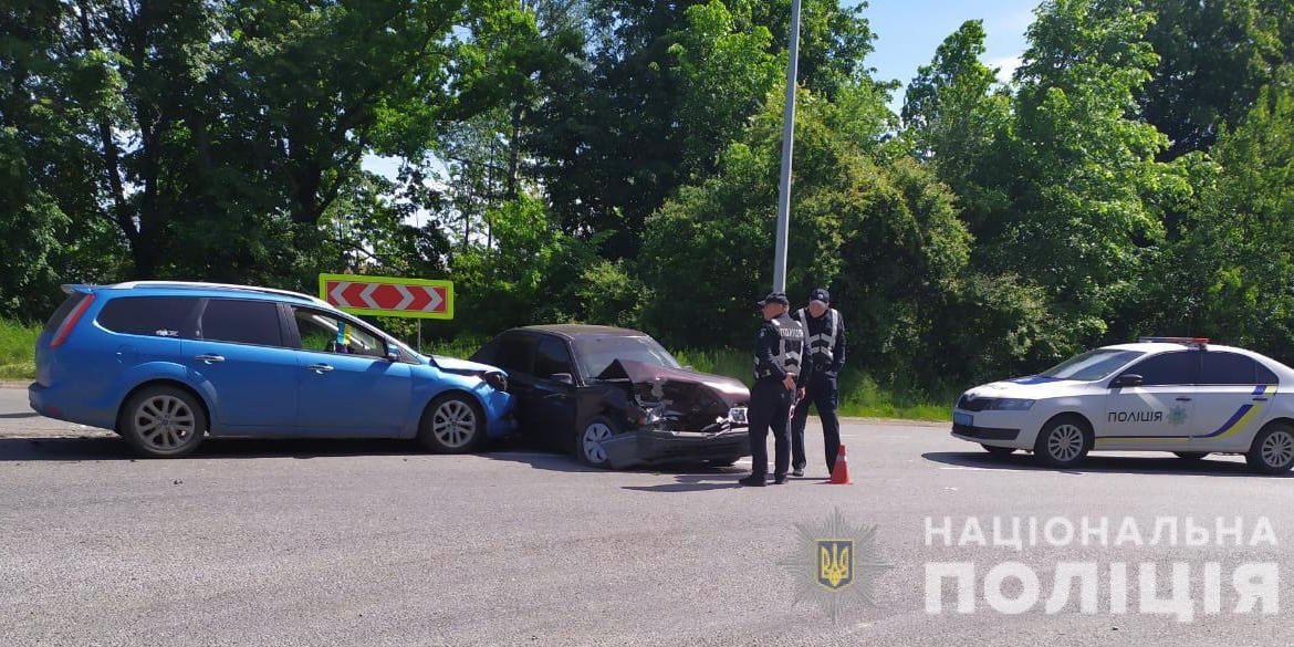 В Немирові зіштовхнулись два авто: один із водіїв у лікарні