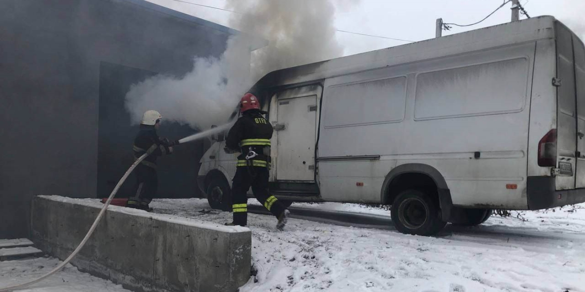 Горів автомобіль та приватні будинки - на Вінниччині сталося п'ять пожеж