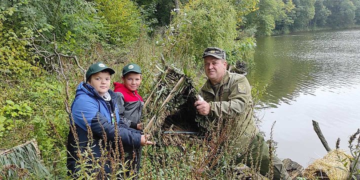 В Іллінцях школярі виготовили штучні гнізда для водоплавних птахів