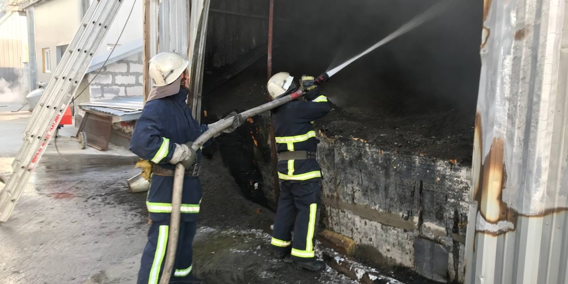 В Ладижині горів  склад підприємства, на якому виготовляють палети