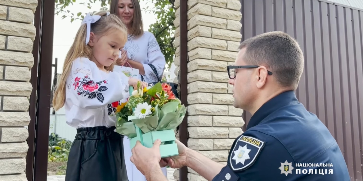 Колеги загиблого бійця КОРДу з Вінниці відвели його дочку у перший клас