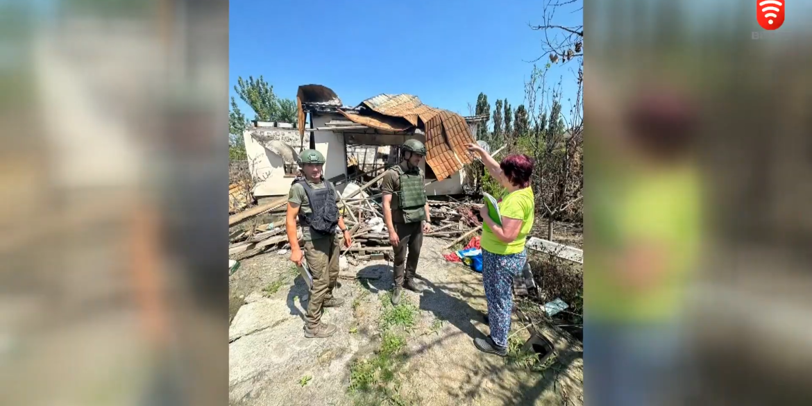 Команда спеціалістів Вінницької міської ради фіксує пошкодження житла мешканців Херсонщини