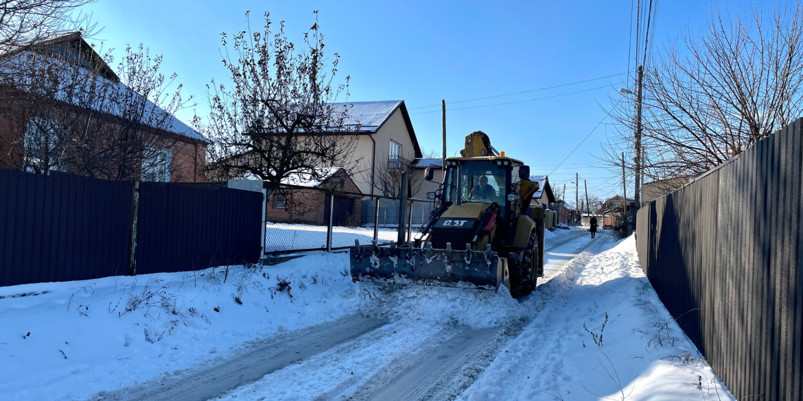 Комунальні служби Вінниці продовжують чистити дороги у приватному секторі