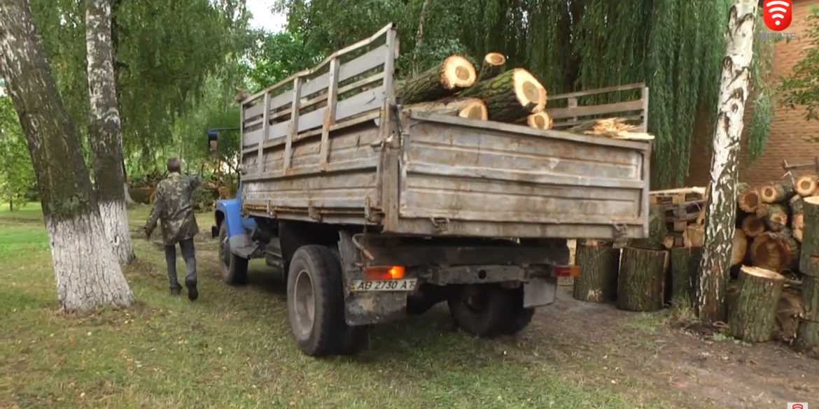 Лісівники Вінниччини готуються до опалювального сезону