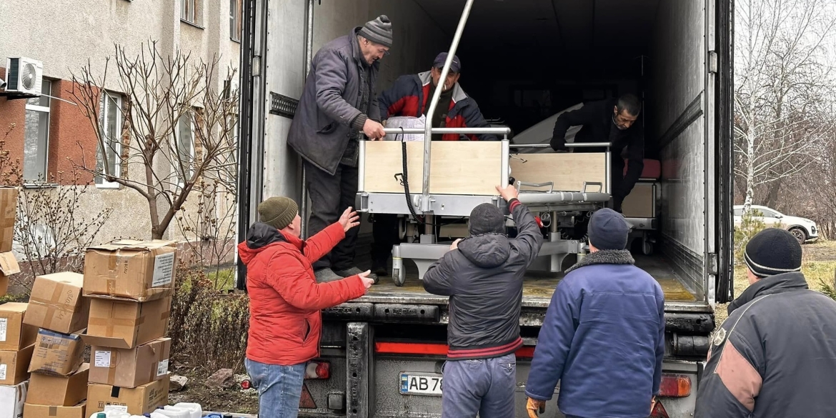 Меблі, милиці, спецодяг - тульчинська лікарня отримала допомогу з Німеччини