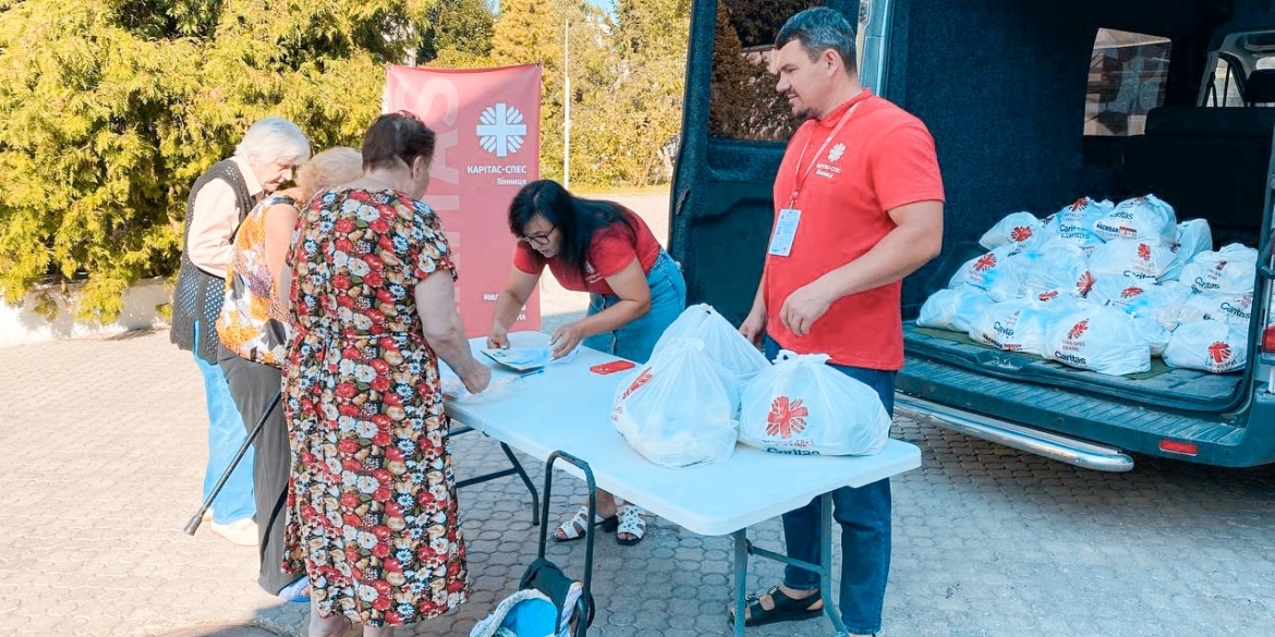 Місіонери "Карітас-Спес" роздали допомогу підопічним Вінницького терцентру