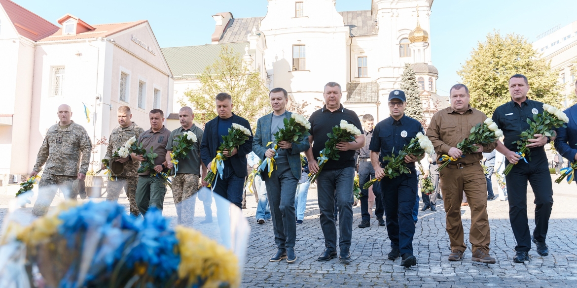 Молебень та вшанування полеглих Героїв: як Вінниця зустрічає своє 660-ліття