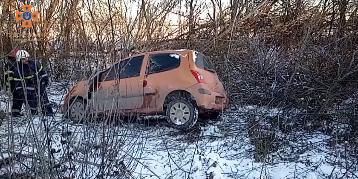 На автошляху Немирів - Могилів-Подільський перекинулось Renault