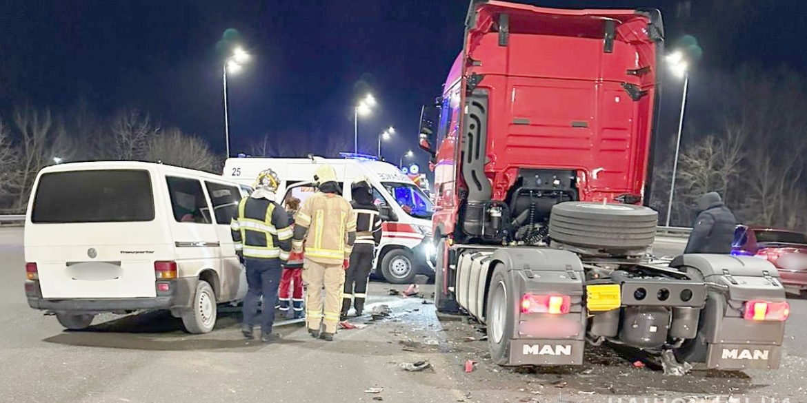 На об’їзній під Вінницею в аварії загинув 59-річний водій мінівена