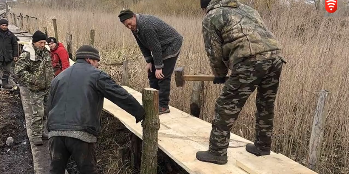 На Вінниччині відремонтували дерев’яну переправу через річку Десенку