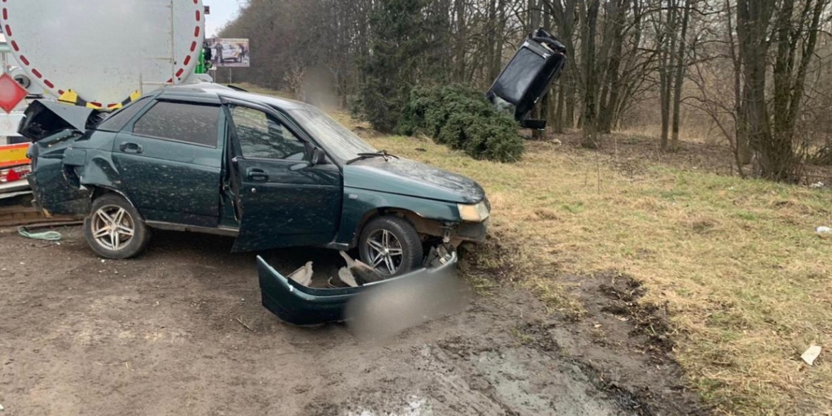 На Вінниччині зіткнулись мінівен та ВАЗ - один із водіїв постраждав