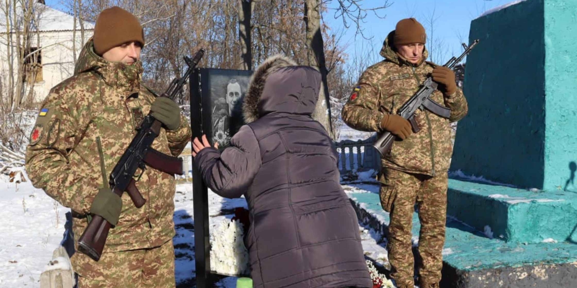 На Вінниччині відкрили меморіальну дошку полеглому бійцю бригади «Червона Калина» 