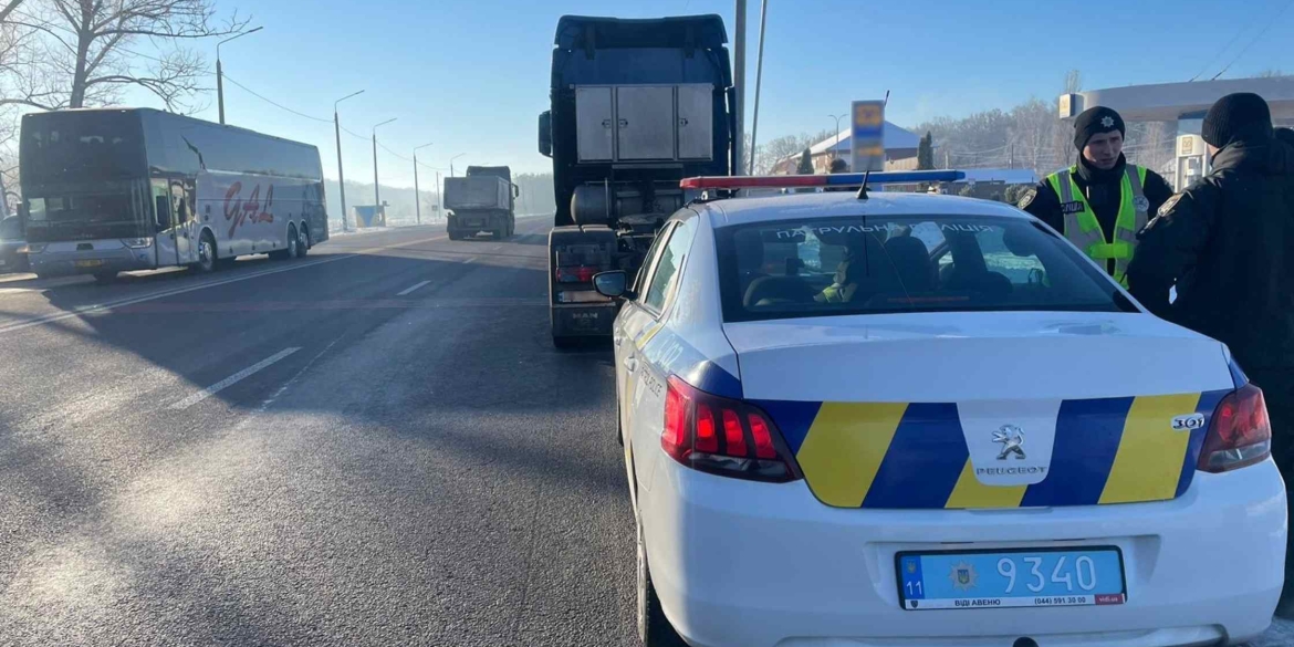 На Вінниччині водій автомобіля MAN спробував відкупитись від патрульних