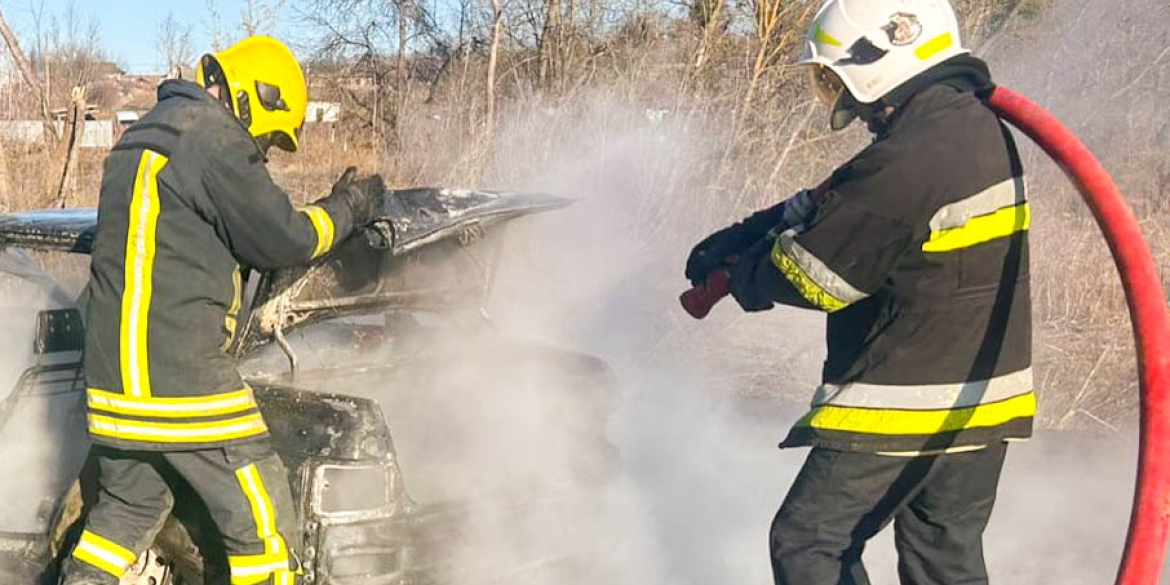 На Вінниччині за одну добу згоріли два легкових автомобілі 