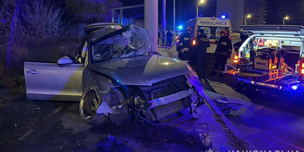 На Вишеньці у Вінниці водій Audi влетів в електроопору - загинув на місці