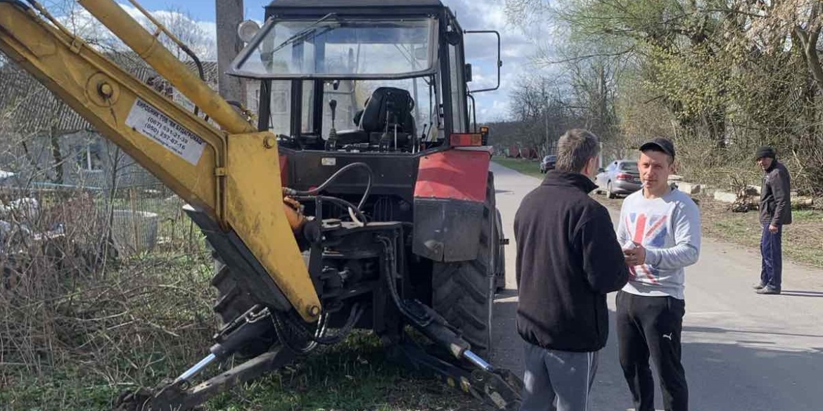 На вулиці Залізничній в Калинівці замінюють частину водогону